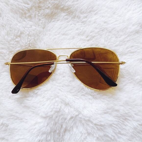 Elsie Gold Polarized Aviator Classic Sunglasses - Picture 7 of 9